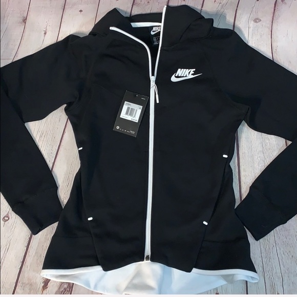 Nike Sweaters - 💕NWT $120 flattering Nike Sweater jacket💕